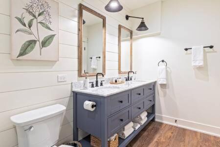 Downtown Luxury Farmhouse Apartment #4 ウェスト・ダンディー エクステリア 写真
